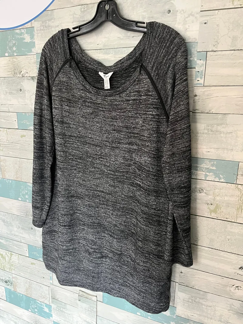 Thyme Maternity nursing top